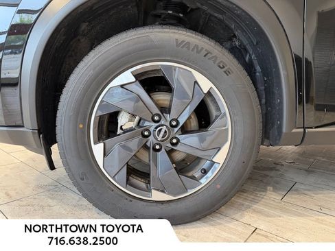 Used 2024 Nissan Rogue SV AWD/4WD image 7