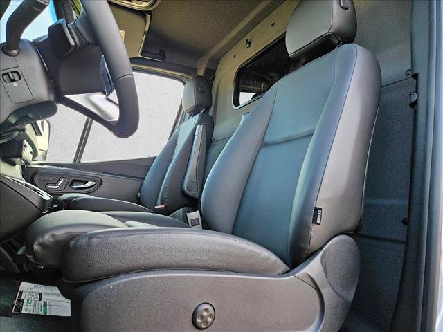 Used 2025 Mercedes-Benz Sprinter 2500 image 4