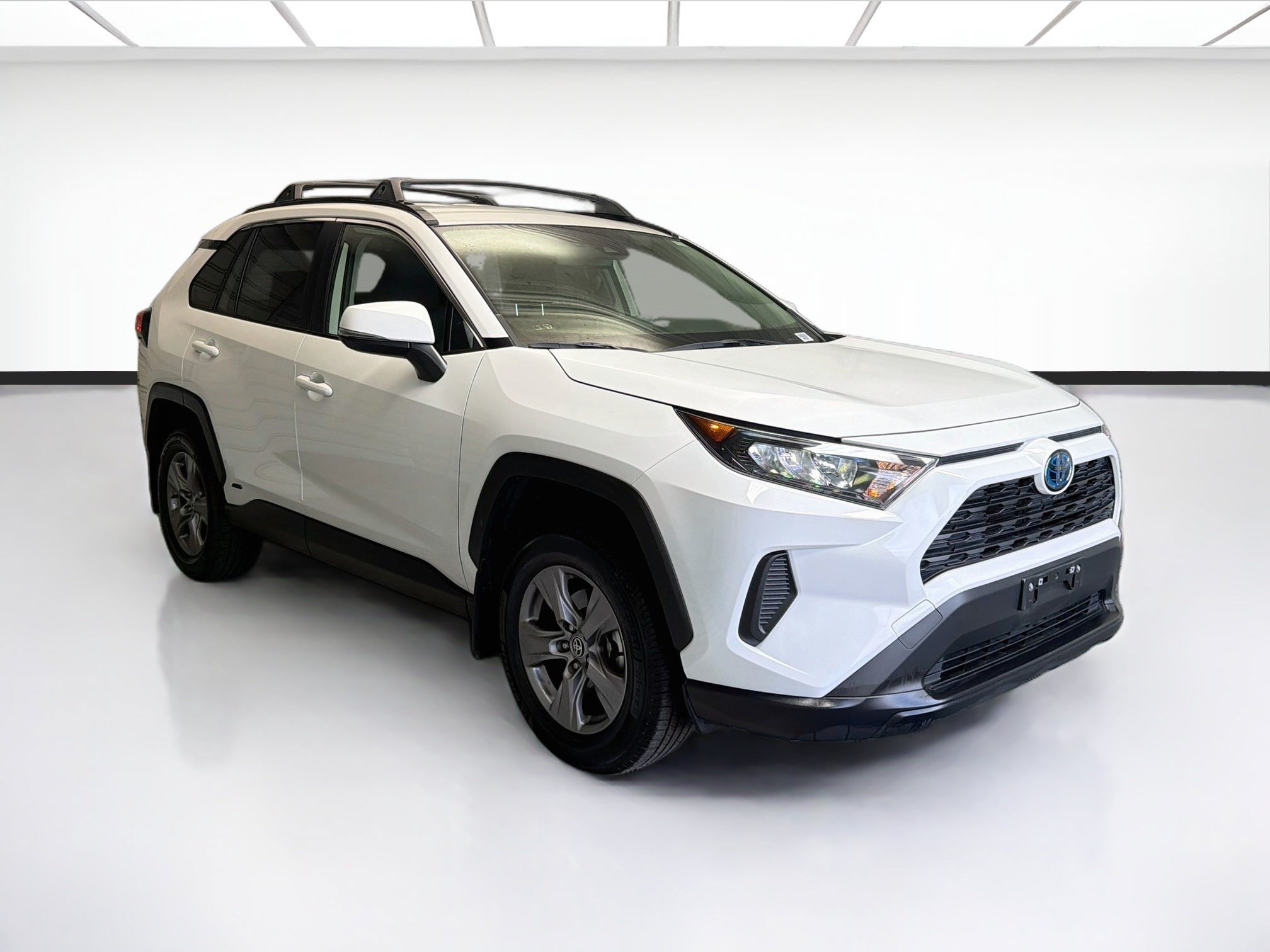 Used 2022 Toyota RAV4 LE AWD/4WD image 3