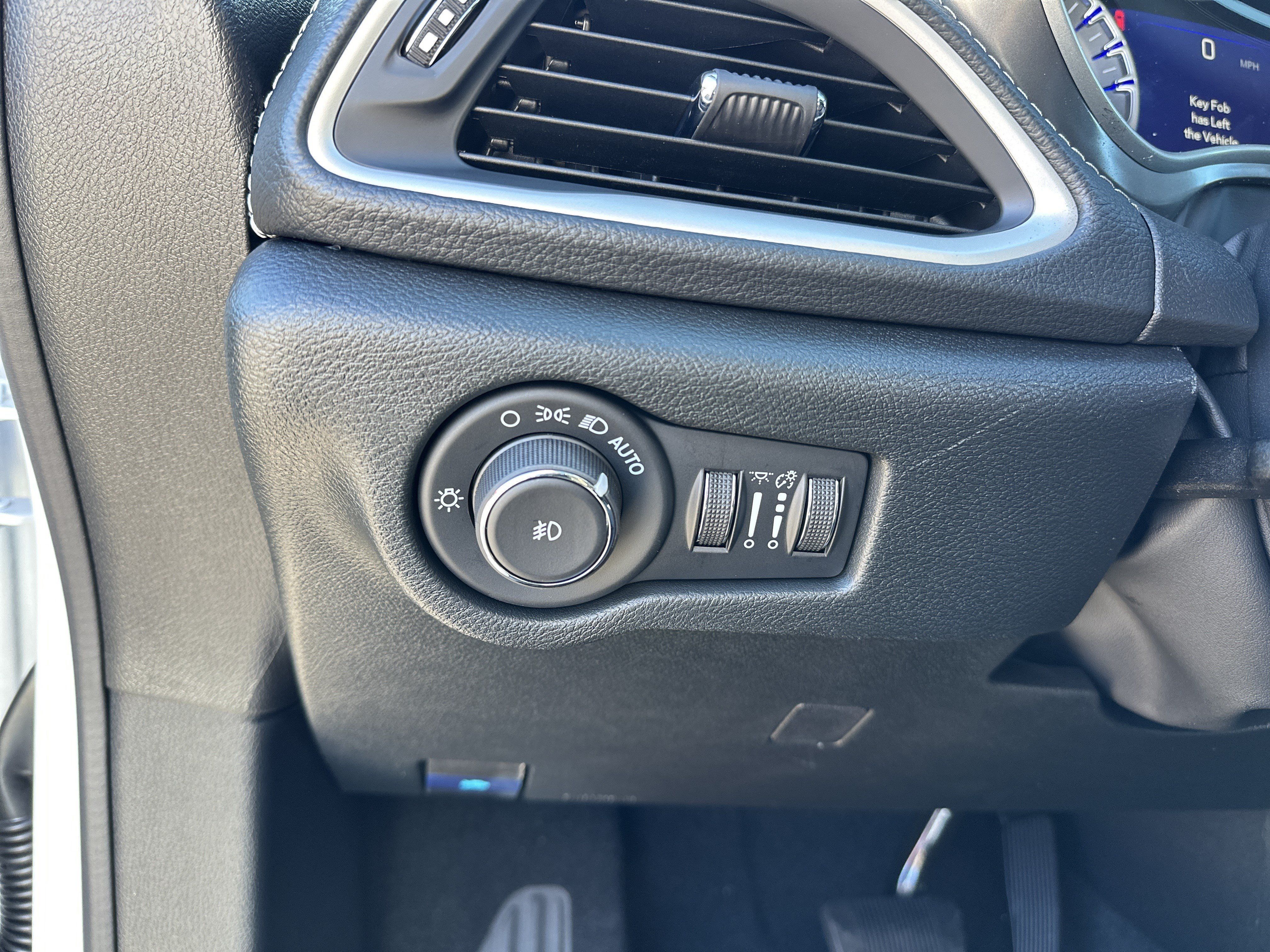 New 2026 Chrysler Pacifica Select FWD image 34