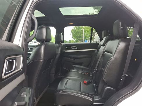 Used 2017 Ford Explorer XLT w/ Equipment Group 202A AWD/4WD image 20