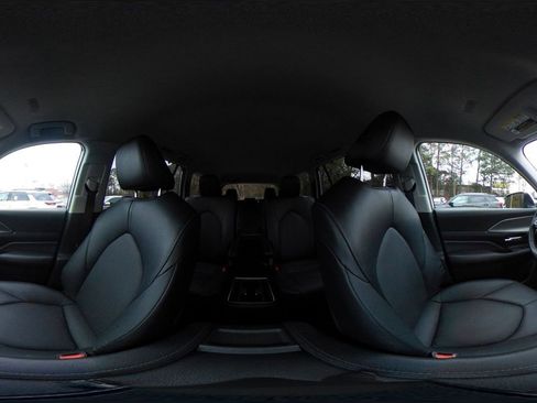 Used 2025 Toyota Grand Highlander XLE image 44