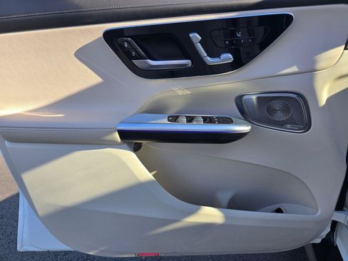 Used 2023 Mercedes-Benz GLC 300 4MATIC image 35