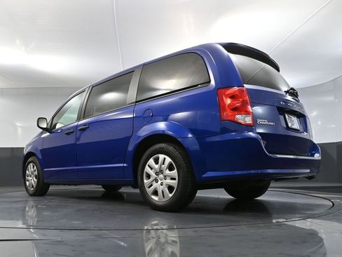 Used 2019 Dodge Grand Caravan SE w/ UConnect Hands-Free Group image 45