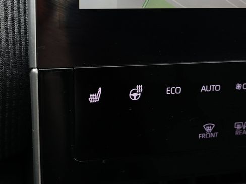 Used 2025 Toyota bZ4X XLE image 5