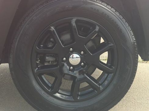 Used 2020 Jeep Renegade Latitude FWD image 29