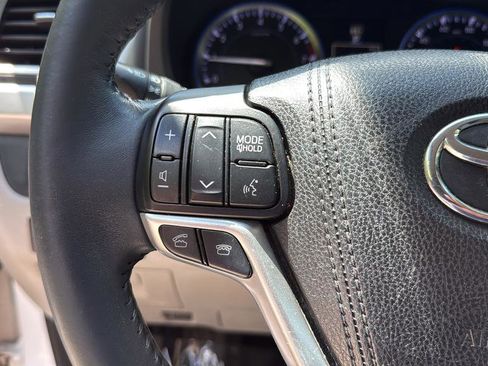 Used 2016 Toyota Highlander XLE AWD/4WD image 22
