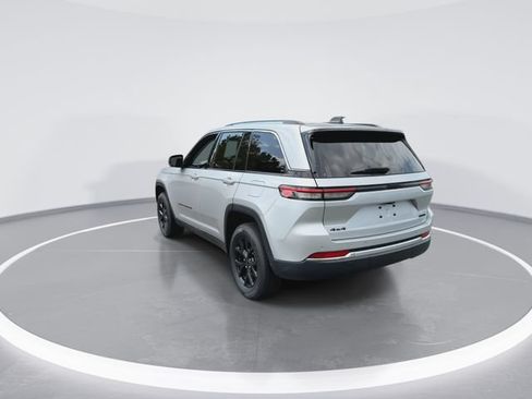 Used 2022 Jeep Grand Cherokee Limited AWD/4WD image 7