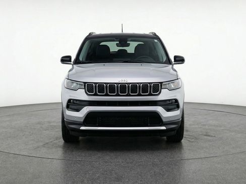 Used 2025 Jeep Compass Limited image 2