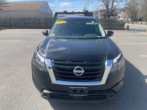 Used 2024 Nissan Pathfinder SV AWD/4WD image 3