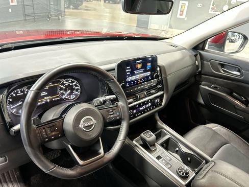 Certified 2024 Nissan Pathfinder SL image 2