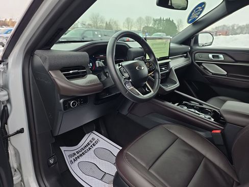 Used 2025 Ford Explorer Platinum image 23