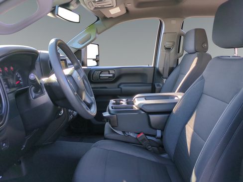 Used 2024 Chevrolet Silverado 2500 Custom w/ Custom Value Package AWD/4WD image 9