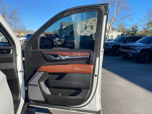 Used 2023 GMC Yukon Denali Ultimate image 31
