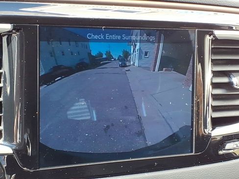 Used 2017 Chrysler Pacifica Touring-L FWD image 16