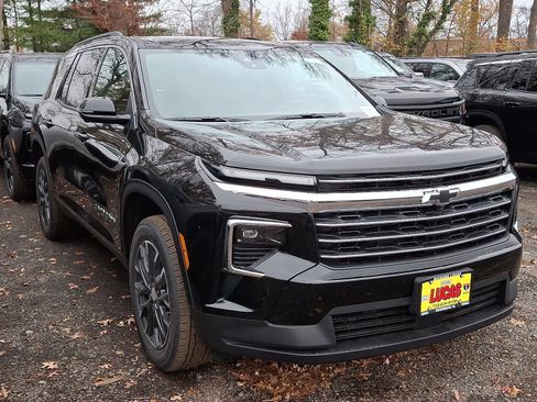 New 2026 Chevrolet Traverse LT w/ Sun and Wheel Package image 3