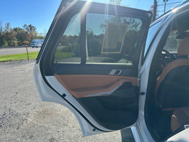 Used 2024 BMW X5 xDrive40i w/ M Sport Package AWD/4WD image 28