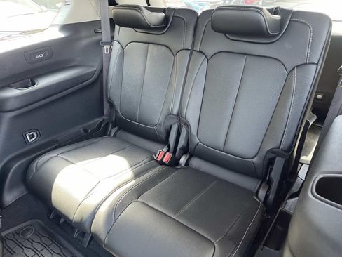 Used 2023 Jeep Grand Cherokee L Limited w/ Luxury Tech Group II AWD/4WD image 17