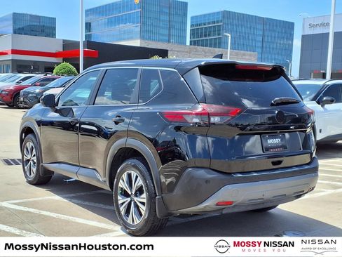 Used 2023 Nissan Rogue SV FWD image 2