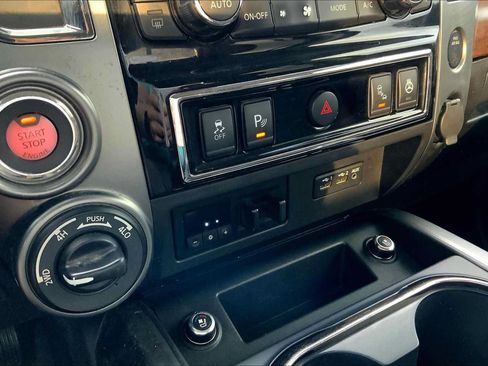 Used 2019 Nissan Titan Platinum Reserve AWD/4WD image 33