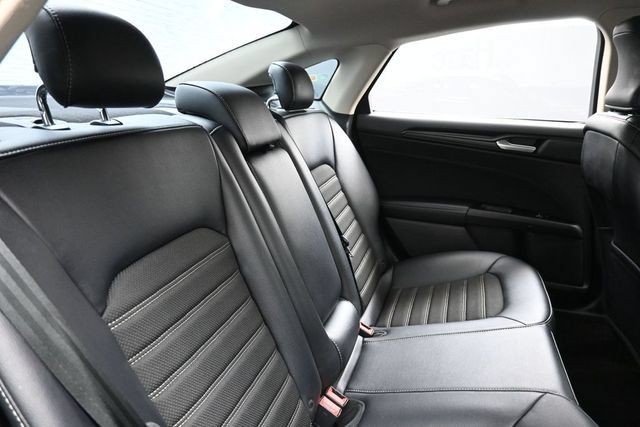 Used 2018 Ford Fusion SE w/ Equipment Group 201A FWD image 26