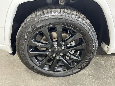 Used 2020 Jeep Grand Cherokee Altitude image 23