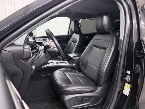 Used 2022 Ford Explorer Limited w/ Equipment Group 301A RWD image 13