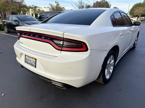 Used 2019 Dodge Charger SXT image 11