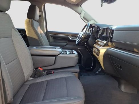 Used 2022 Chevrolet Silverado 1500 LT AWD/4WD image 16