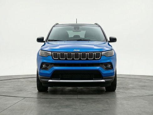 Used 2025 Jeep Compass Limited image 2