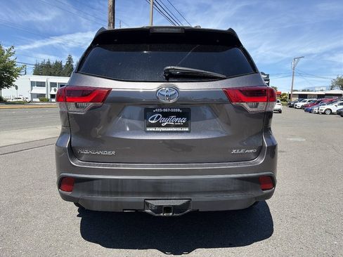 Used 2019 Toyota Highlander XLE AWD/4WD image 6