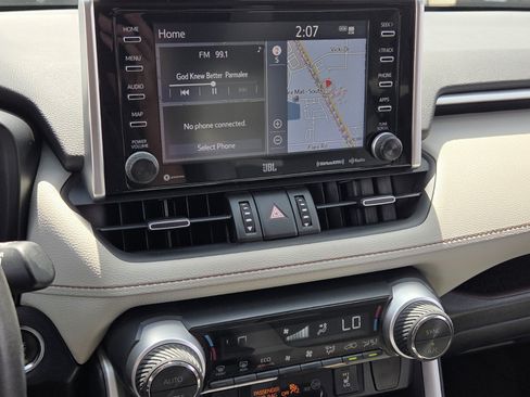 Used 2020 Toyota RAV4 Limited FWD image 18