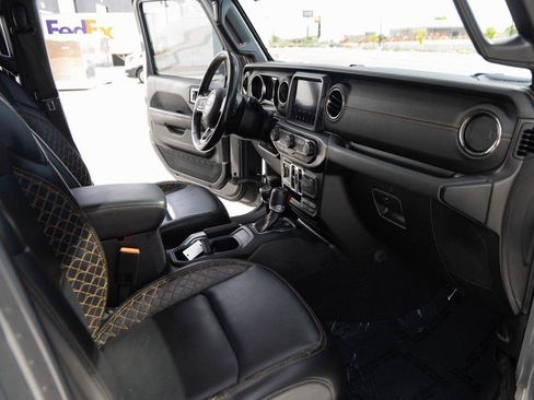 Used 2022 Jeep Gladiator Overland AWD/4WD image 18