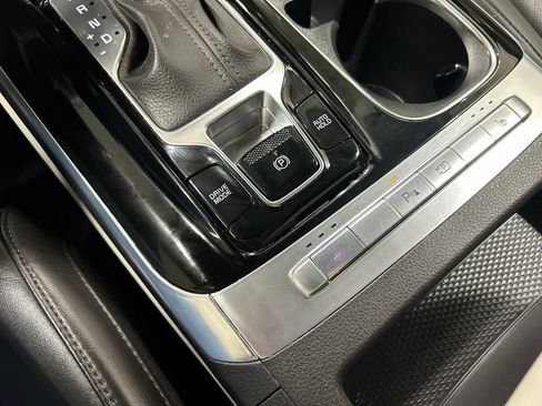 Used 2024 Kia Carnival EX FWD image 25