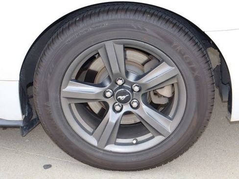 Used 2017 Ford Mustang Coupe RWD image 24