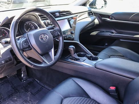 Used 2020 Toyota Camry SE FWD image 16