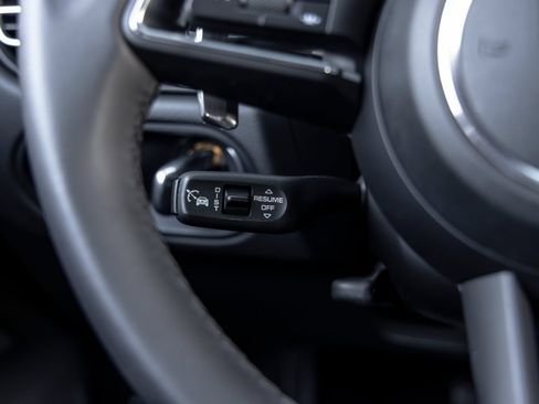 Certified 2026 Porsche Macan AWD/4WD image 31