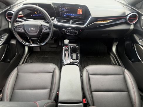 Certified 2024 Chevrolet Trax RS w/ Sunroof Package FWD image 13