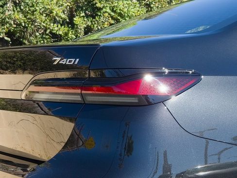 New 2026 BMW 740i w/ Premium Package image 7