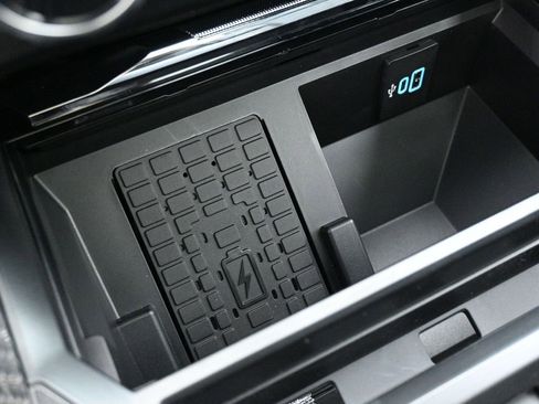 New 2026 Ford F250 Lariat w/ Black Appearance Package image 24