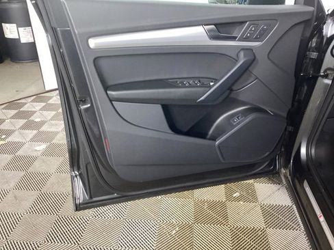 Certified 2025 Audi Q5 2.0T Premium image 17