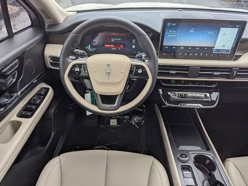 New 2025 Lincoln Corsair Grand Touring image 14