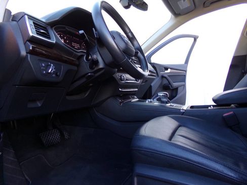 Used 2019 Audi Q5 2.0T Premium Plus w/ Premium Plus Package image 19