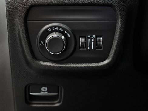 Used 2024 Jeep Grand Cherokee Altitude image 39