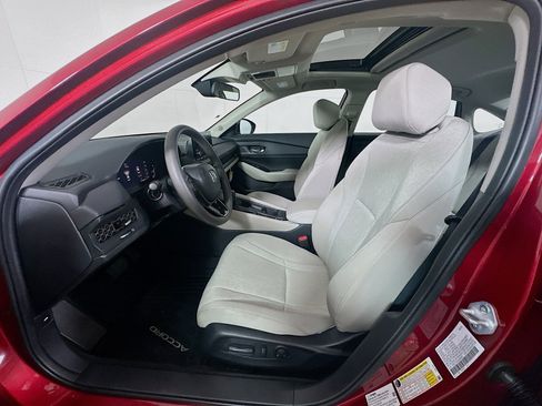 Used 2025 Honda Accord SE image 13