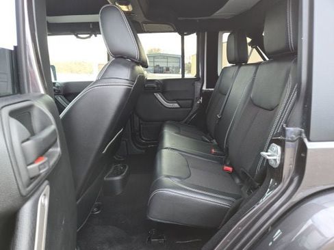 Used 2018 Jeep Wrangler Unlimited Sport image 7