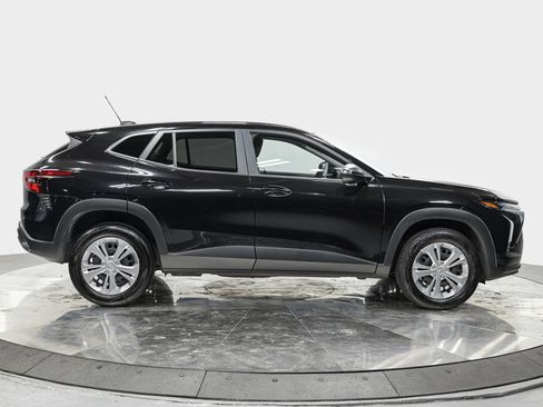 Used 2025 Chevrolet Trax LS FWD image 8