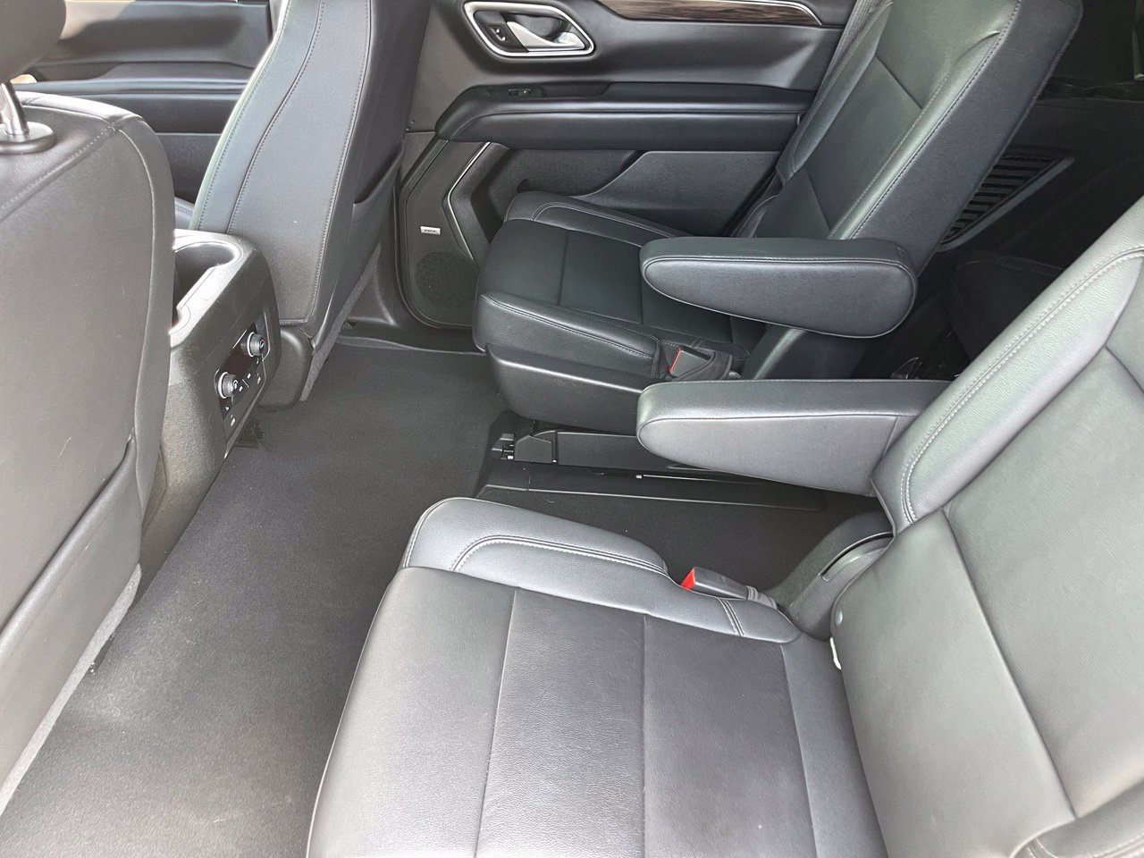 Used 2022 Chevrolet Tahoe Z71 w/ Luxury Package AWD/4WD image 20