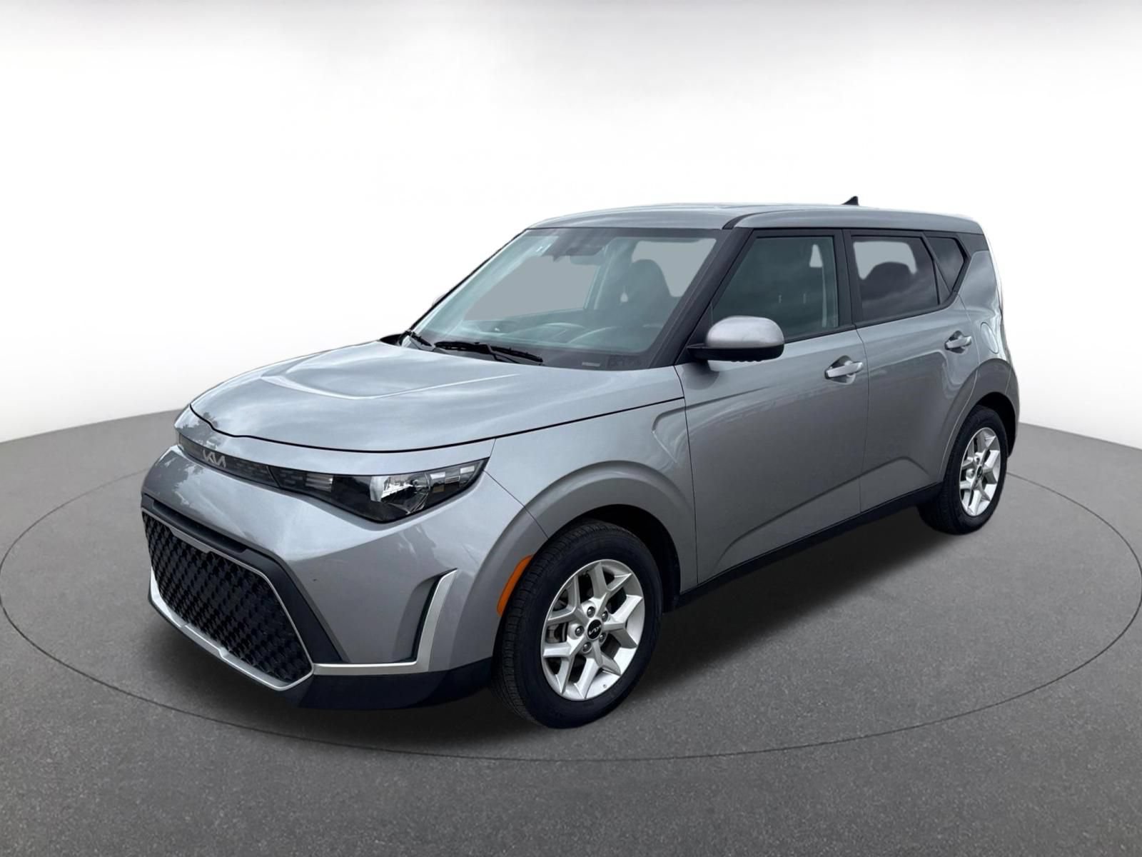 Used 2025 Kia Soul LX w/ LX Technology Package FWD image 4