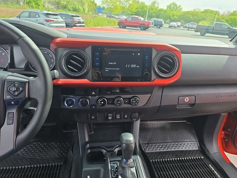 Used 2018 Toyota Tacoma TRD Sport AWD/4WD image 22